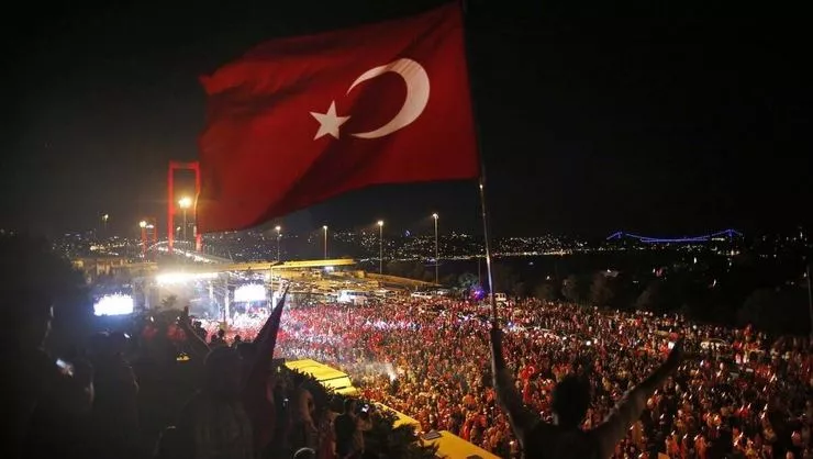 Yargıdan skandal FETÖ kararı! O şeref yoksunu alçağa oldu olacak bir de madalya taksaydınız