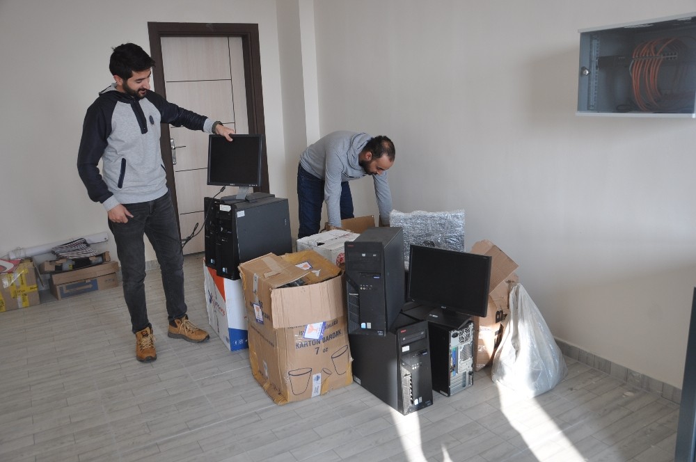 Yargıtay’dan Yüksekova’daki okula bilgisayar desteği 