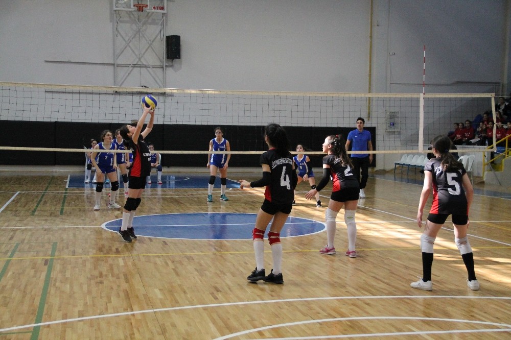 Yarı final voleybol maçları sona erdi 