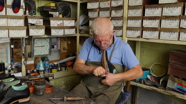 Yarım asırdır böyle ayakkabı üretiyor