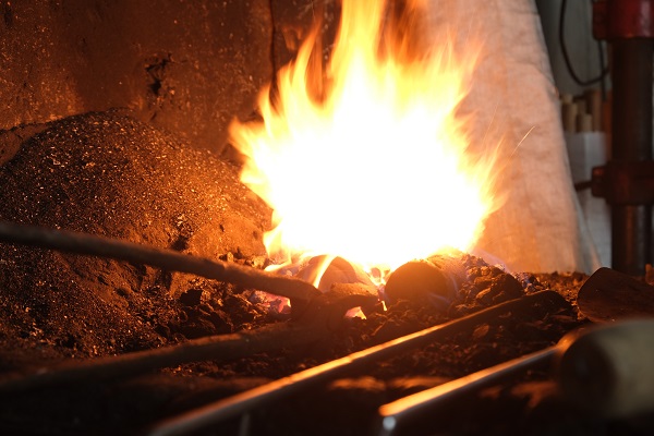 Yarım asırdır ekmeğini böyle kazanıyor