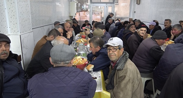 Yarım asırlık 'Askıda iftar' geleneği