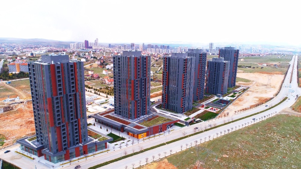 Yarım milyarlık projeye 1,5 ayda 200 aile taşındı 