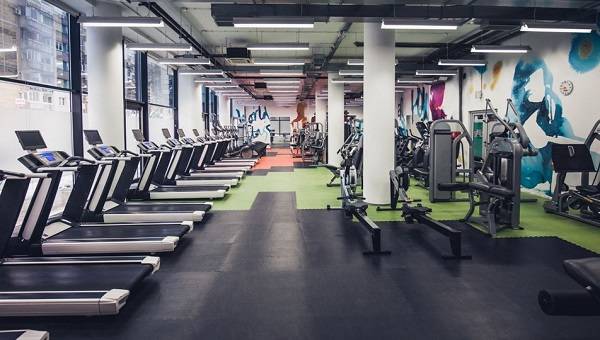 Yarın spor salonları halı sahalar açılacak mı? Halı sahalar ne zaman açılacak?