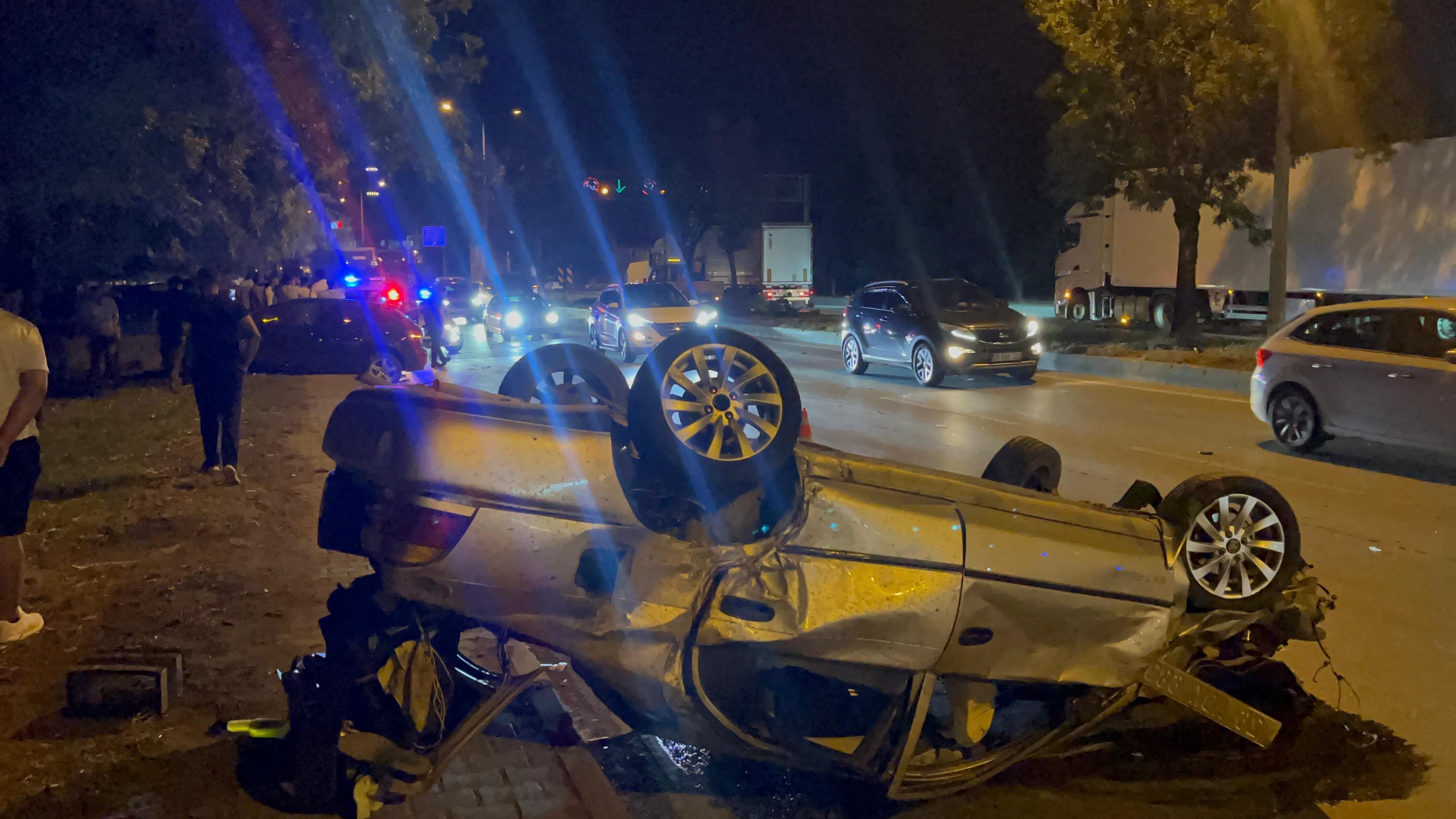 Yarışan otomobiller kaza yaptı