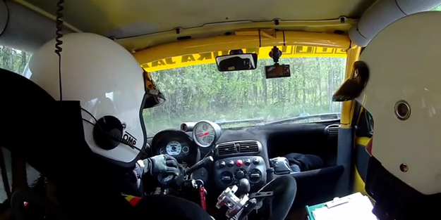 Yarışırken direksiyon yerinden çıktı