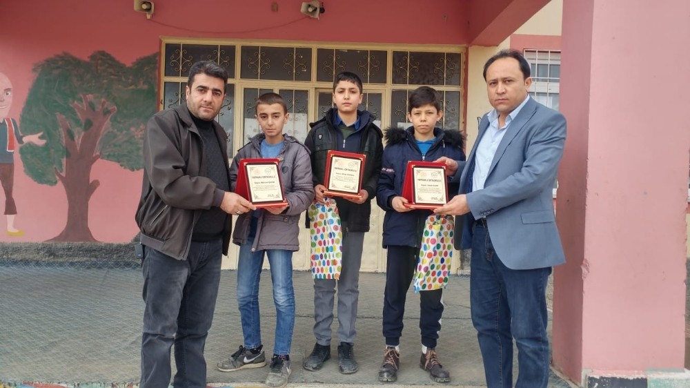 Yarışmada kazandıkları para ödülünü depremzedelere bağışladılar 