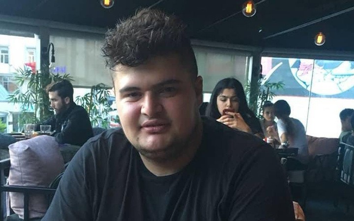 Yarışmaya katılmak için öyle bir şey yaptı ki... Şimdi hastane hastane dolaşıyor! Gaza gelmiş! Ne yaptın sen be Serkan