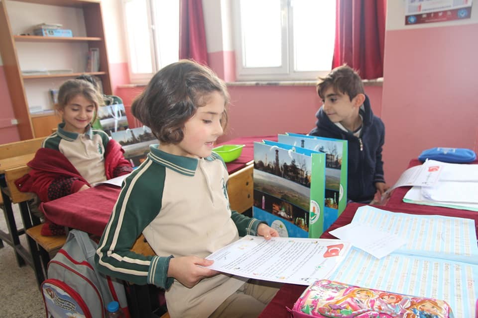 Yarıyıl tatilinde belediyeden miniklere okuma seti 