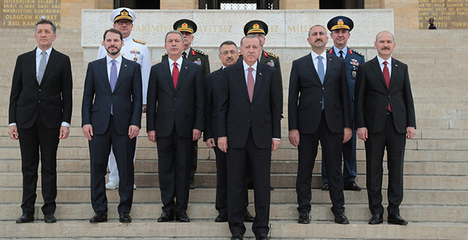 YAŞ sonrası açıklama: 13 generalin görev süresi uzatıldı