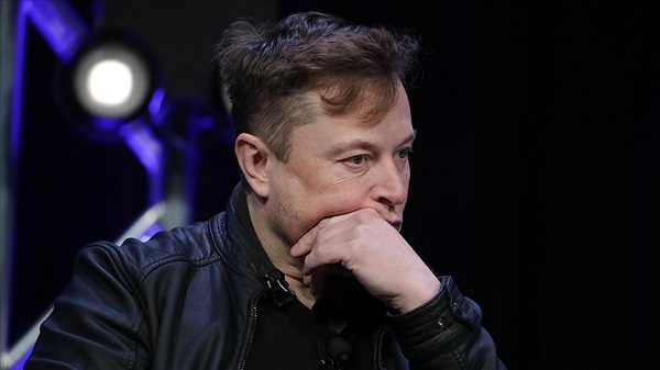 Yasa dışı uygulama! Elon Musk bakın çalışanını neden işten çıkardı!