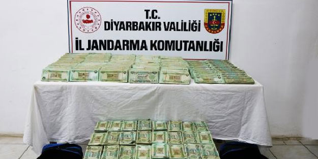 Yasadışı yollardan Türkiye'ye getirilen 1 milyon Irak dinarı ele geçirildi