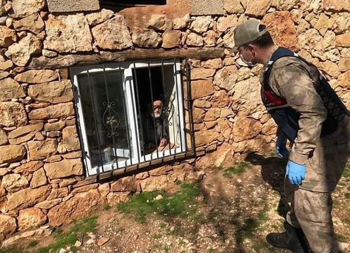 Yasağa uyanların yardımına ekipler koştu 