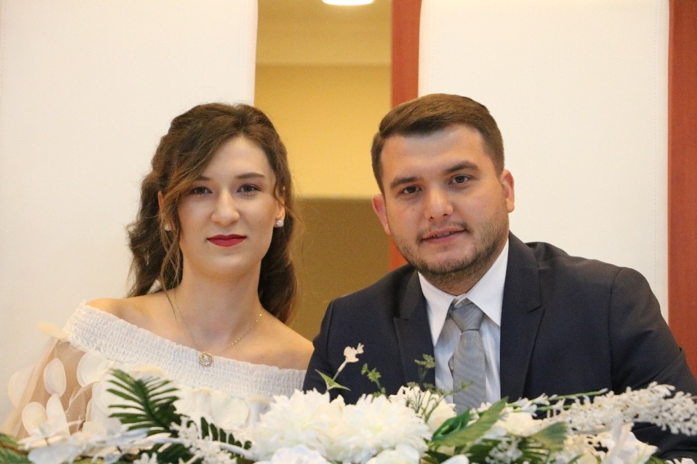 Yasağa uydular, nikahlarını yalnız kıldılar 