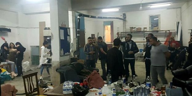 Yasağı delip depoda yapacaklarını yaptılar! Rezalet görüntülere tepkiler çığ gibi
