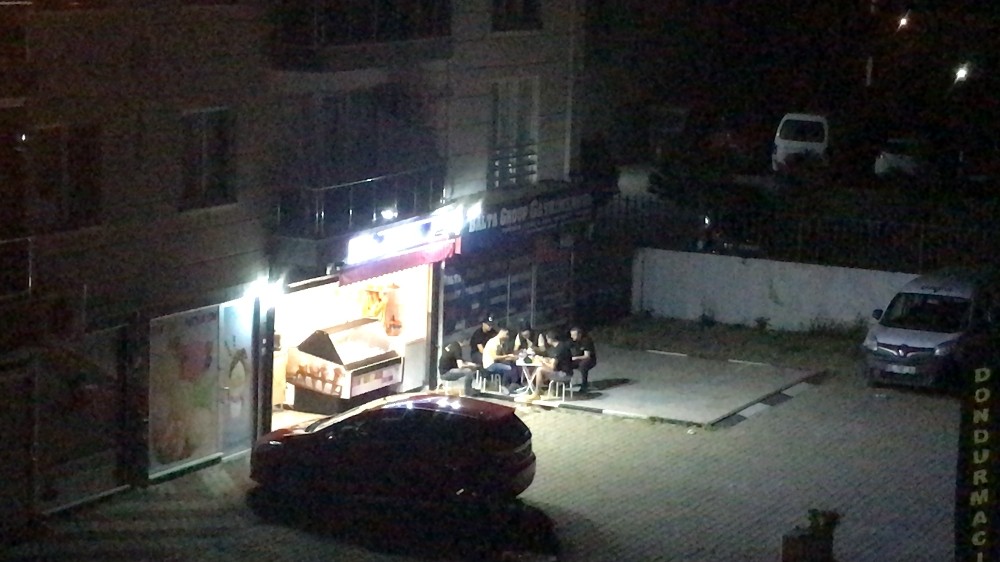 Yasak bitti, araç ve yaya trafiği basladı 