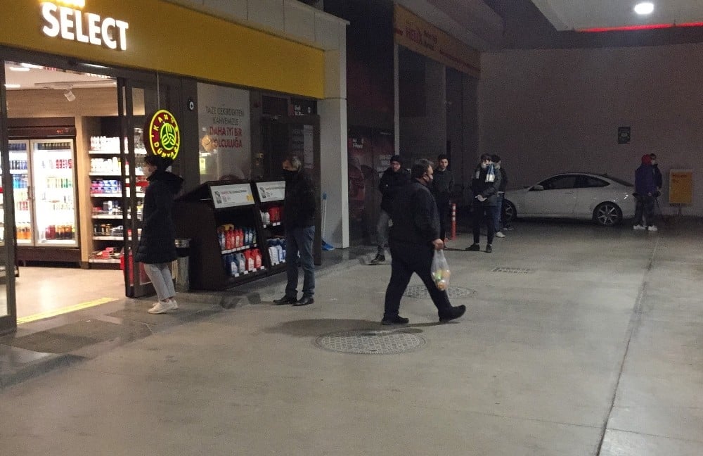 Yasak bitti, Eskişehir marketlere akın etti 