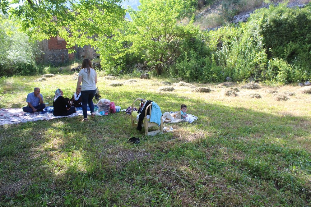 Yasak bitti halk piknik alanlarına akın etti 