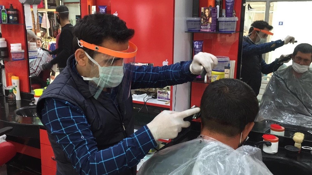 Yasak kalktı, Darendeliler kuaförlere koştu 