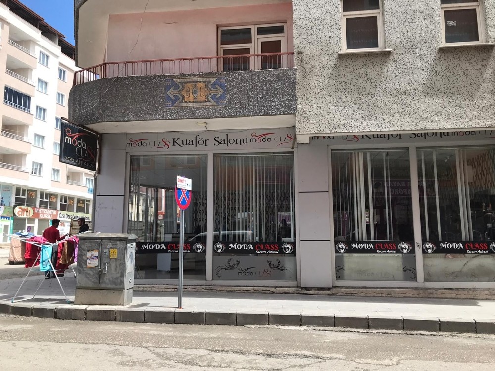Yasak kalktı, vatandaşlar kuaförlere koştu 