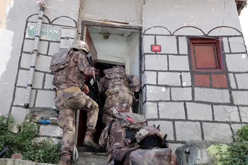 Yasak öncesi İstanbul sokaklarında nefes kesen operasyon