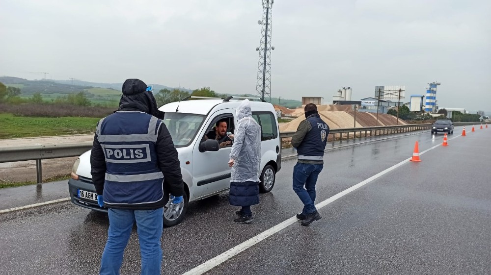 Yasak sonrası Bursa-İzmir yolu boşaldı 