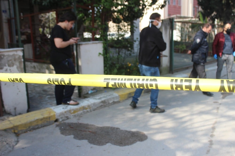 Yasak sonrası sokağa çıkar çıkmaz borç verdiği şahsı vurdu 