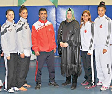 Yasakçılar madalyadan etti