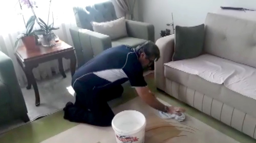 Yasaklı koronanın hamarat erkeği 