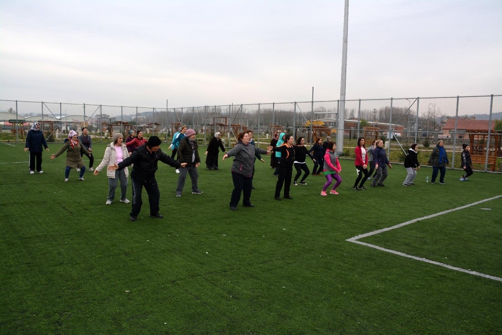 Yaşampark’ta kadınlara özel sabah sporu büyük katılımla sürüyor 