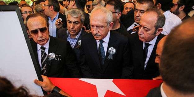 Yaşar Nuri'yi Kılıçdaroğlu alkışlarla uğurladı