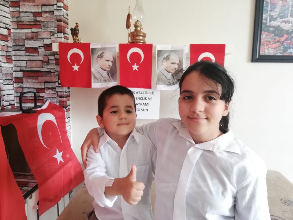 Yaşı küçük içindeki Atatürk sevgisi büyük 
