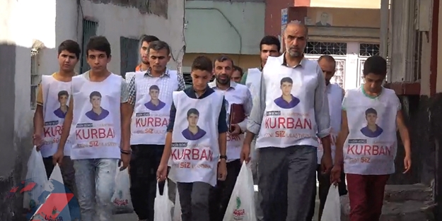 Yasin Börü olup kurban eti dağıttılar!