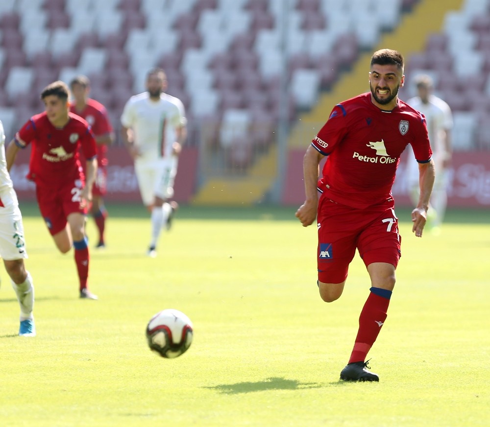 Yasin Ozan: “Savaşçı karakterimle takıma katkı sağladığıma inanıyorum” 