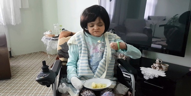 Yaşını duyan inanamıyor! Yıllardır evde hapis hayatı yaşıyor