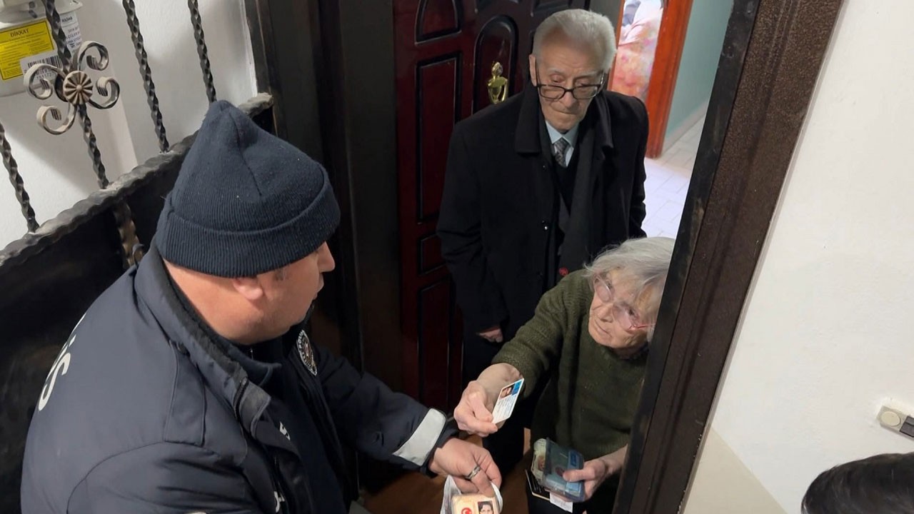 Yaşlı adam, eşi için ekipleri alarma geçirdi!