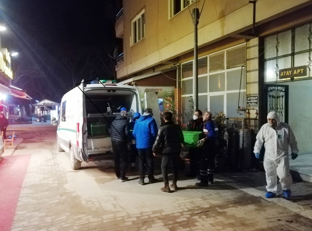 Yaşlı adam evinde ölü bulundu 