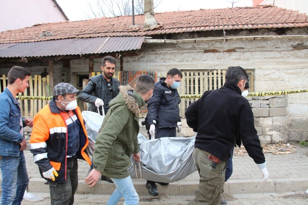 Yaşlı adam evinde yanmış olarak ölü bulundu 