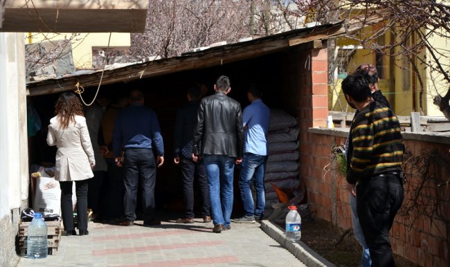 Yaşlı adam garajda ölü bulundu