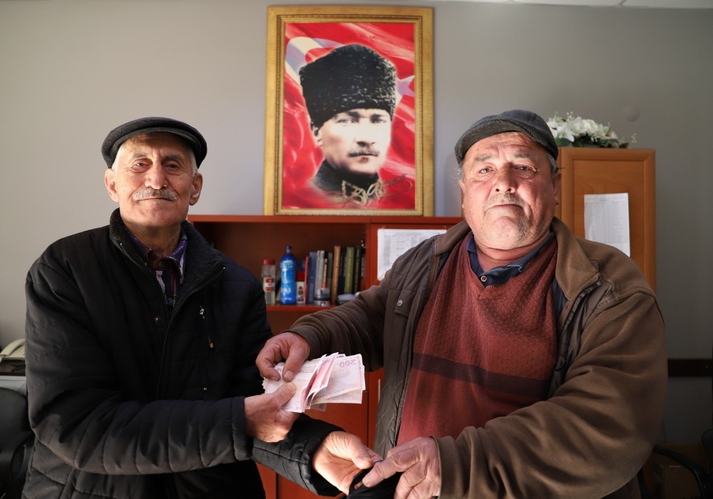 Yaşlı adamdan ’İnsanlık ölmemiş’ dedirten davranış 