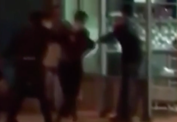 Yaşlı adamı acımasızca dövdü! Sebebi herkesi şok etti