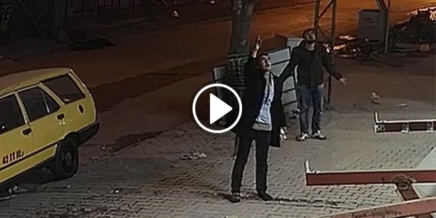 Yaşlı adamı defalarca bıçaklayıp tekmelediler!