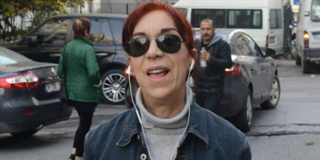 Skandal yorum! Başıboş köpek yaşlı adamı katletti, köpeksevici şarkıcı bozuntusu Leman Sam Akit'e saldırdı!