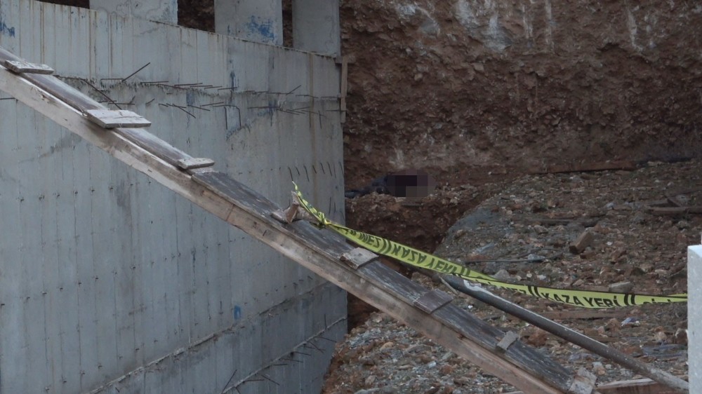 Yaşlı adamın cesedi inşaat alanında bulundu 