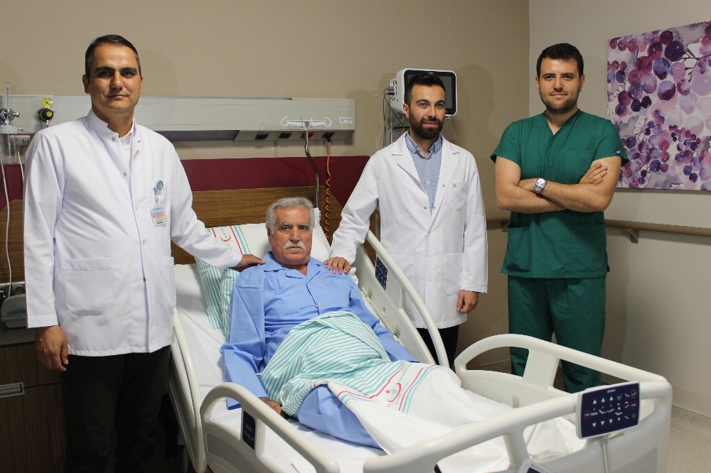 Yaşlı adamın kalp kapağı, yeni yöntemle değiştirildi 
