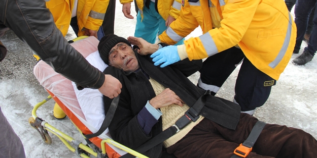Yaşlı adamın yardımına paletli ambulans yetişti