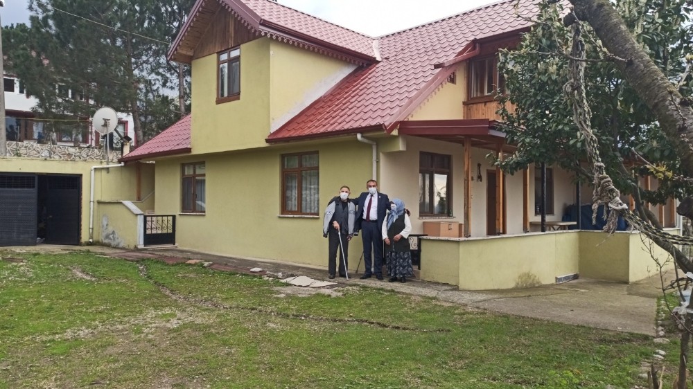 Yaşlı çift maaşlarını ’Biz Bize yeteriz Türkiye’ kampanyasına bağışladı 
