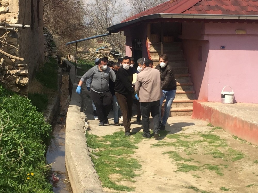 Yaşlı çift sobadan zehirlenerek hayatını kaybetti 