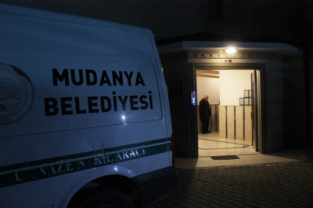 Yaşlı çifti evlerinde ölü bulundu 