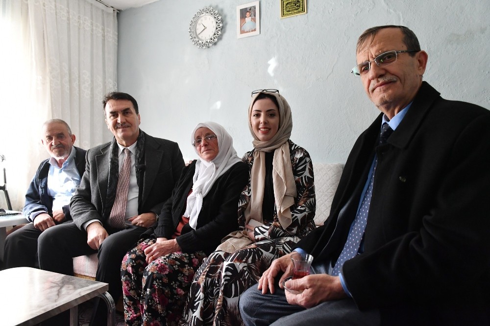 Yaşlı çifti mutlu eden sürpriz ziyaret 